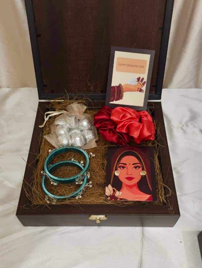 Adorned Elegance - Women's Day Luxury Gift Hamper