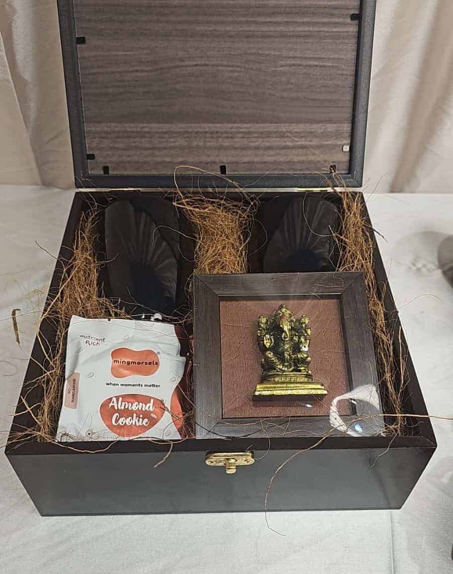 Charming Getaway - Gift Hamper