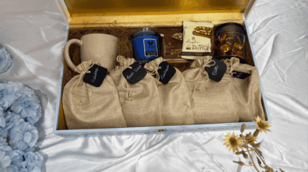 NutGuru – Assorted Nut Gift Box